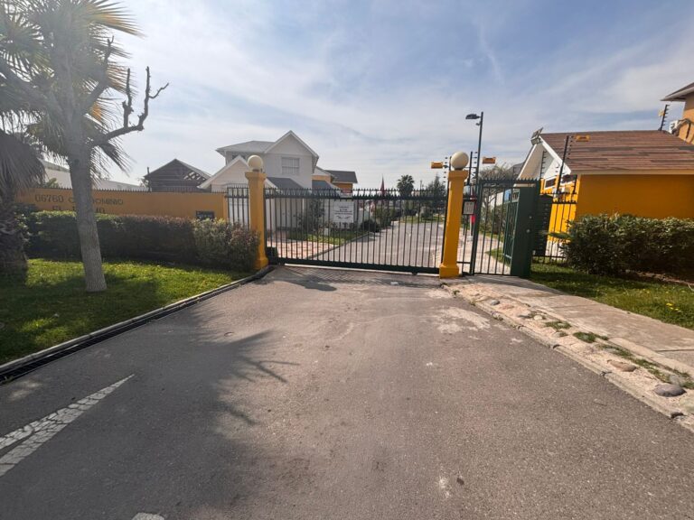 Hermosa y amplia casa, Ciudad de Este, Puente Alto. Valor increible 5.100 uf